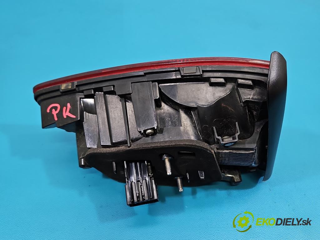 Vw Passat B8 2014 - 2.0 tdi 150 HP automatic 110 kW 1968 cm3 5- svetlo / reflektor zadné pravé  (Kľučka dverí ostatné)