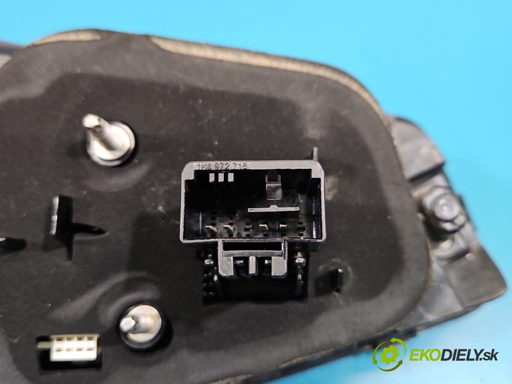 Vw Passat B8 2014 - 2.0 tdi 150 HP automatic 110 kW 1968 cm3 5- svetlo / reflektor zadné pravé  (Kľučka dverí ostatné)