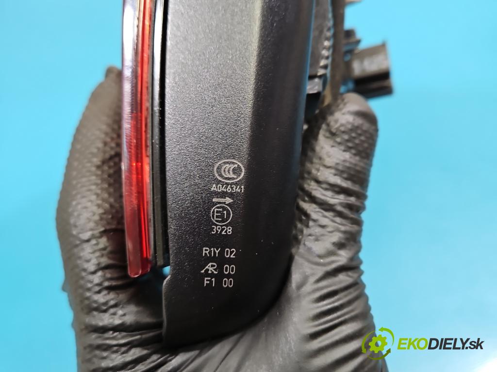 Vw Passat B8 2014 - 2.0 tdi 150 HP automatic 110 kW 1968 cm3 5- svetlo / reflektor zadné pravé  (Kľučka dverí ostatné)