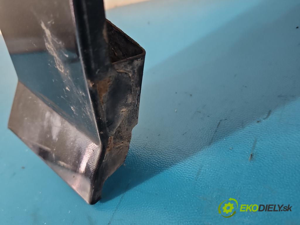 Peugeot 407 2.0 16V 136 HP manual 100 kW 1997 cm3 4- blatník predné pravý (Kľučka dverí ostatné)