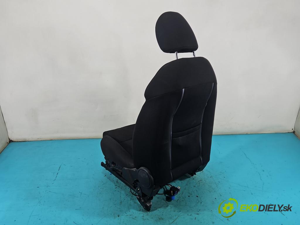 Alfa romeo Giulietta 1.6 jtd 105 HP manual 77 kW 1598 cm3 5- Sedačka pravý  (Sedadlo)