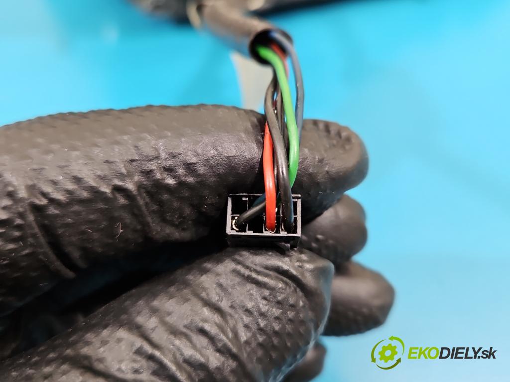 Alfa romeo Giulietta 1.6 jtd 105 HP manual 77 kW 1598 cm3 5- zrkadlo ľavé  (Kľučka dverí ostatné)