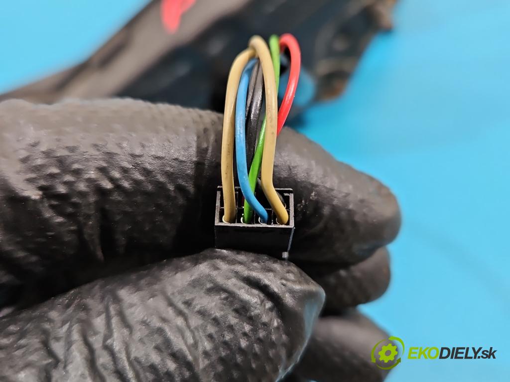 Alfa romeo Giulietta 1.6 jtd 105 HP manual 77 kW 1598 cm3 5- zrkadlo pravé  (Kľučka dverí ostatné)