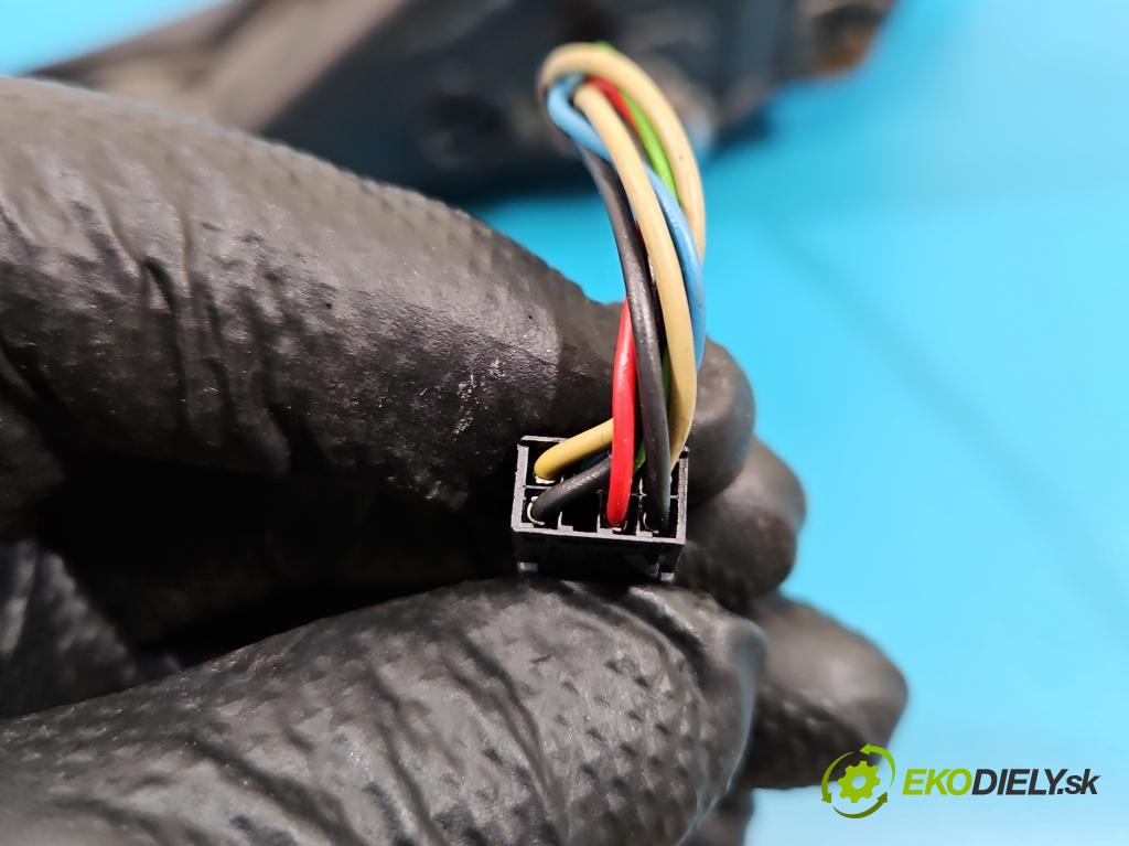 Alfa romeo Giulietta 1.6 jtd 105 HP manual 77 kW 1598 cm3 5- zrkadlo pravé  (Kľučka dverí ostatné)