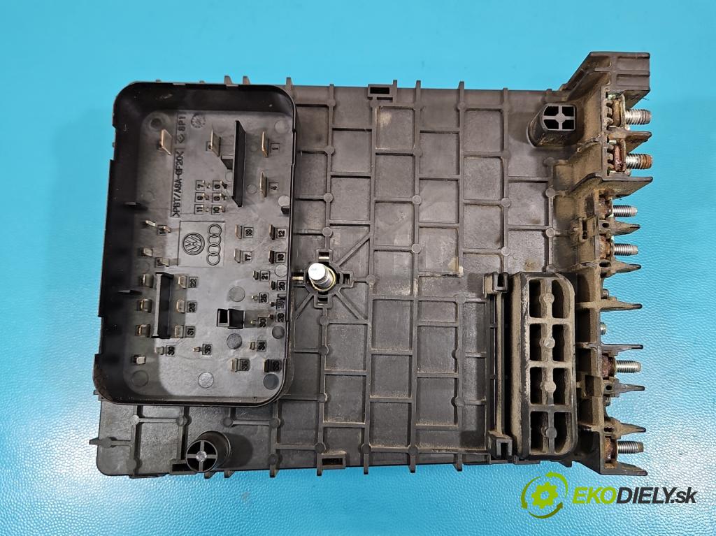 Vw Passat B6 2005-2010 1.6 8V 102 HP manual 75 kW 1595 cm3 5- skrinka poistka 3C0937125 (Poistková skrinka)