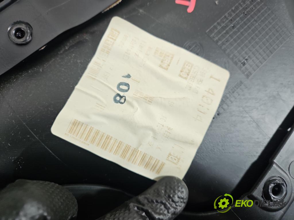 Alfa romeo Giulietta 1.6 jtd 105 HP manual 77 kW 1598 cm3 5- Čalounictví: dvere zadné ľavé