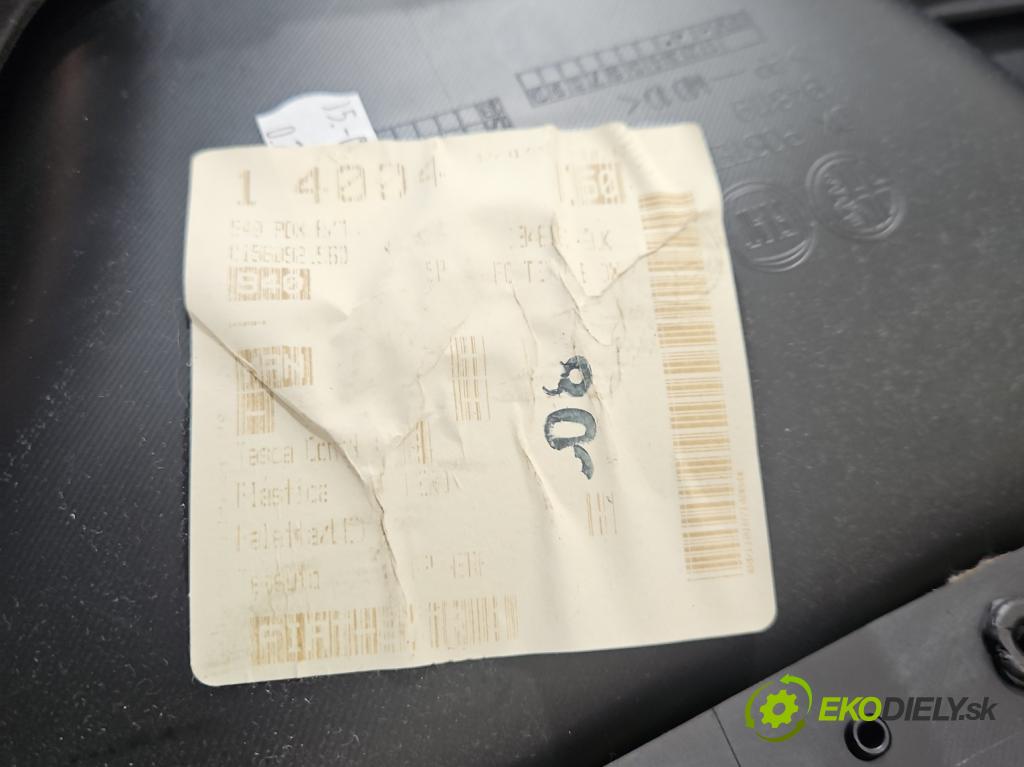 Alfa romeo Giulietta 1.6 jtd 105 HP manual 77 kW 1598 cm3 5- Čalounictví: dvere zadné pravé 1948120