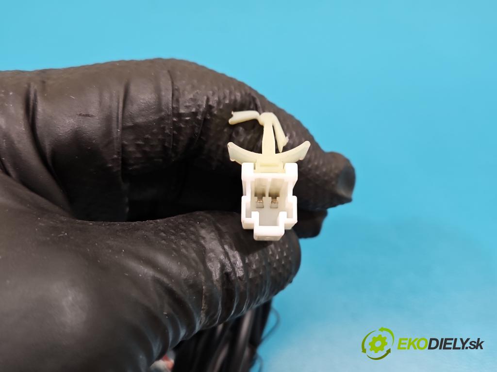 MG MG3  24- 1.5 16V 102 hp automatic 75 kW 1498 cm3 5- stěna bezpečnost přední levý 240414