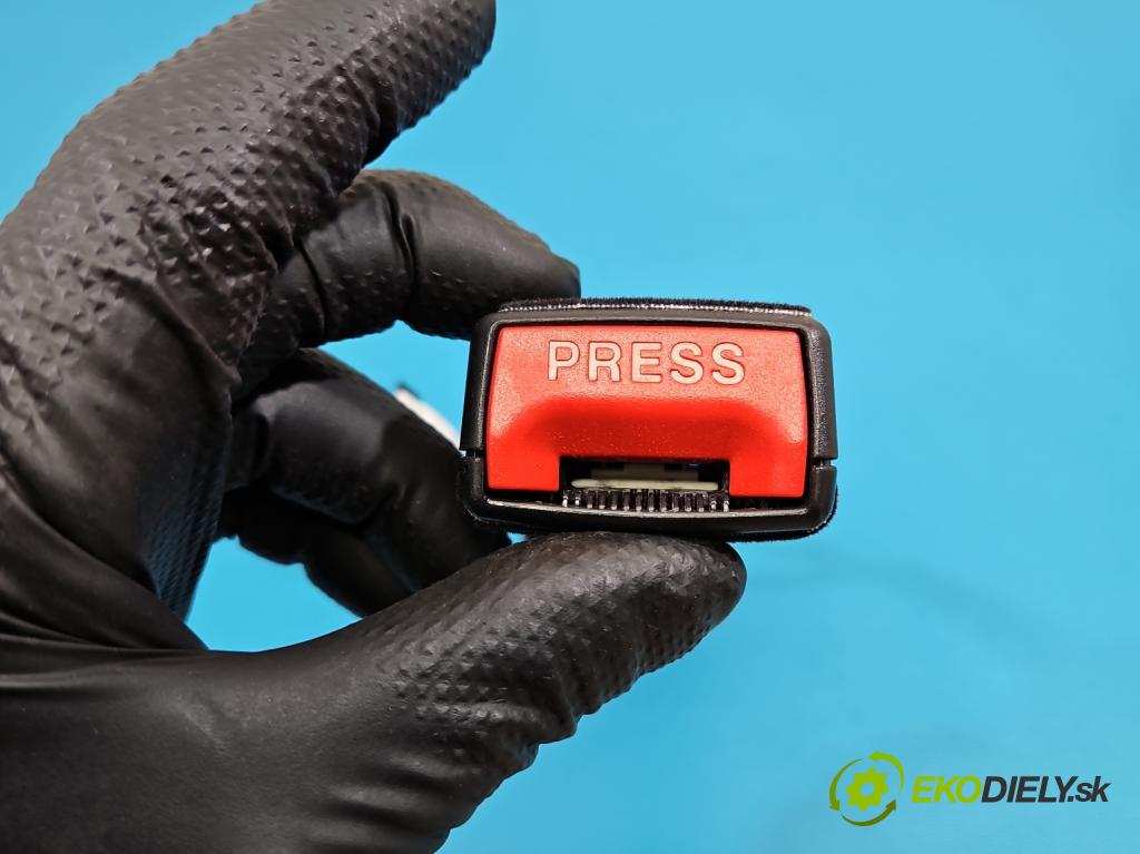 MG MG3  24- 1.5 16V 102 hp automatic 75 kW 1498 cm3 5- stěna bezpečnost přední pravý 11197820