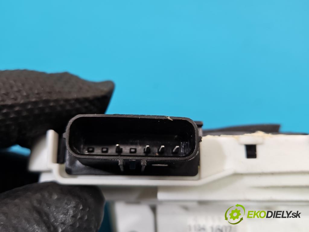 MG MG3  24- 1.5 16V 102 hp automatic 75 kW 1498 cm3 5- zámek zadní pravý 11341607