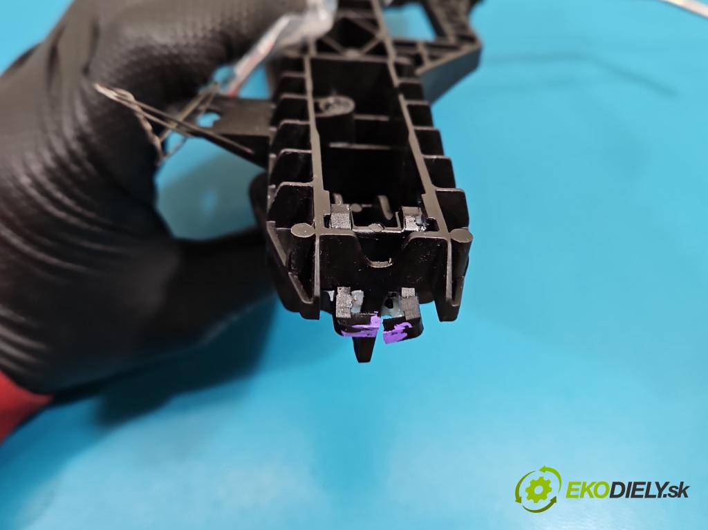 MG MG3  24- 1.5 16V 102 HP automatic 75 kW 1498 cm3 5- rukoväť zadné ľavé mimo:  (Kľučka dverí ostatné)