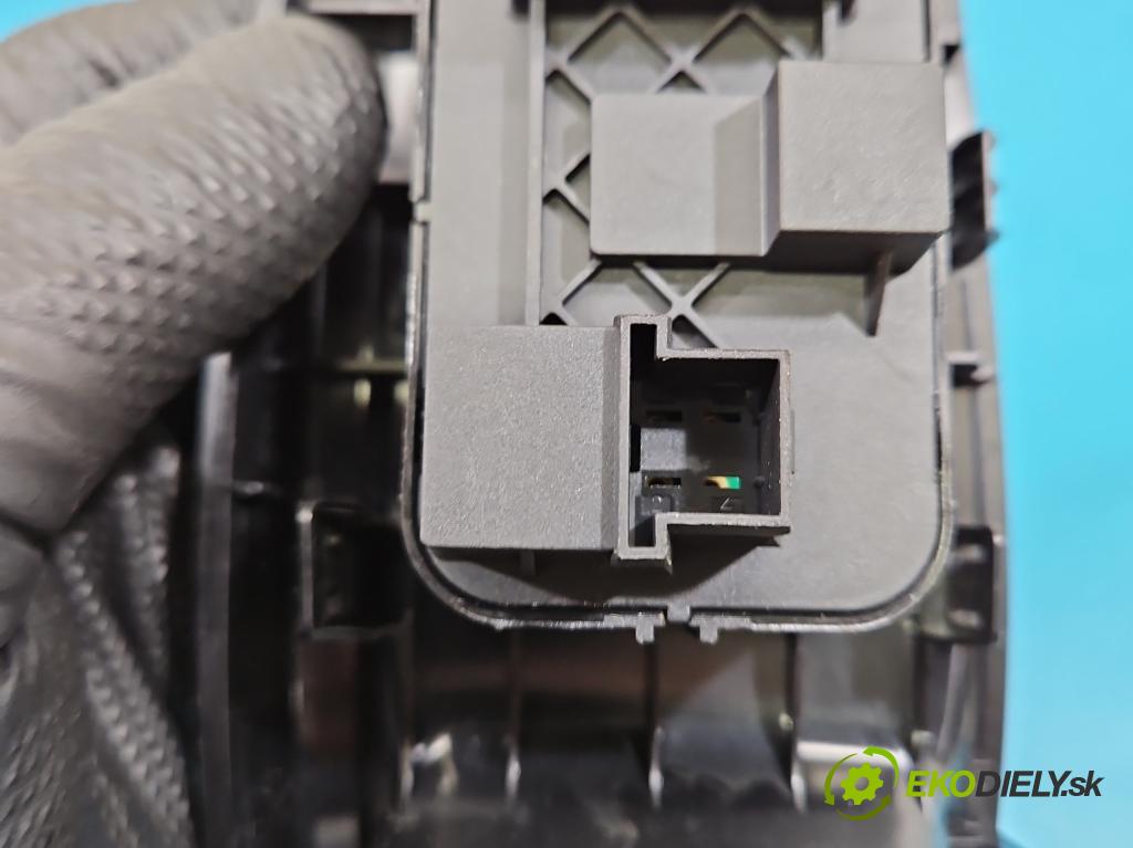 MG MG3  24- 1.5 16V 102 HP automatic 75 kW 1498 cm3 5- prepínač okien spätných zrkadiel 11270659