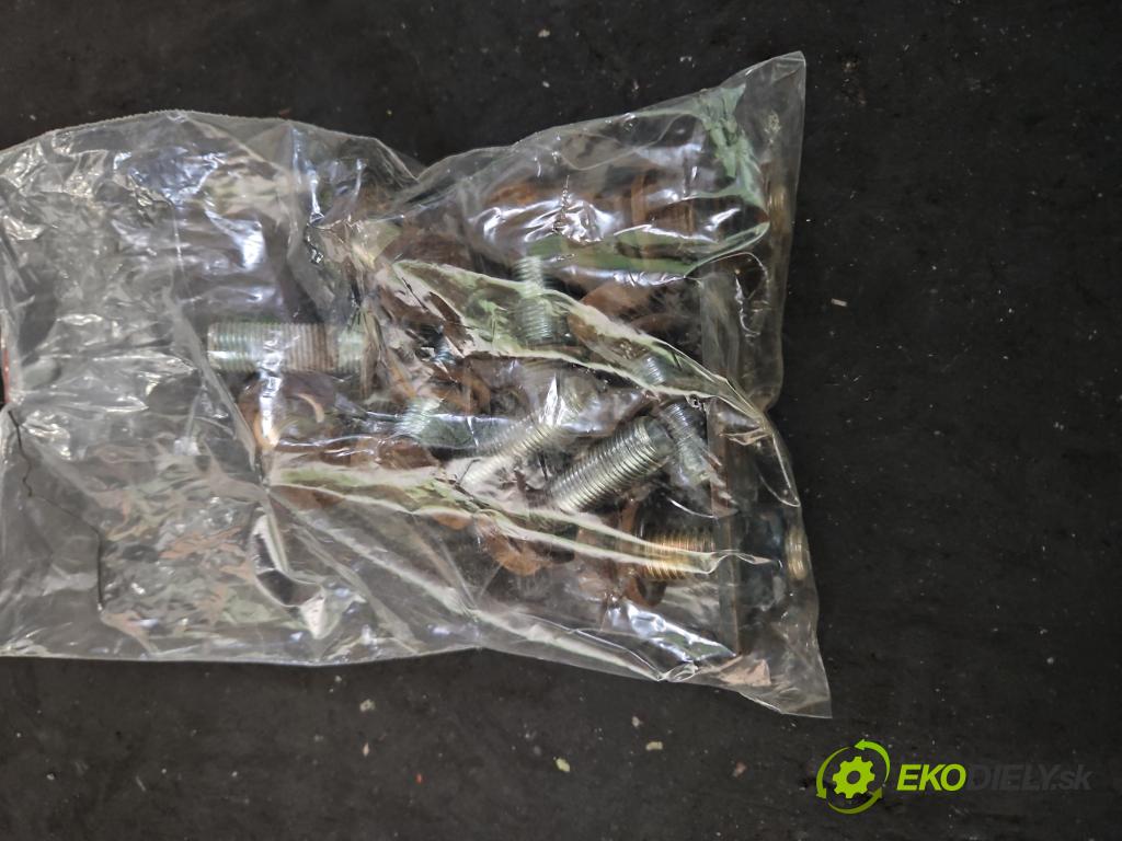 Nissan X-trail III T32 2013-2021 1.6 dci 131 HP automatic 96 kW 1598 cm3 5- Hák: vlečení:  (Ťažné zariadenie)