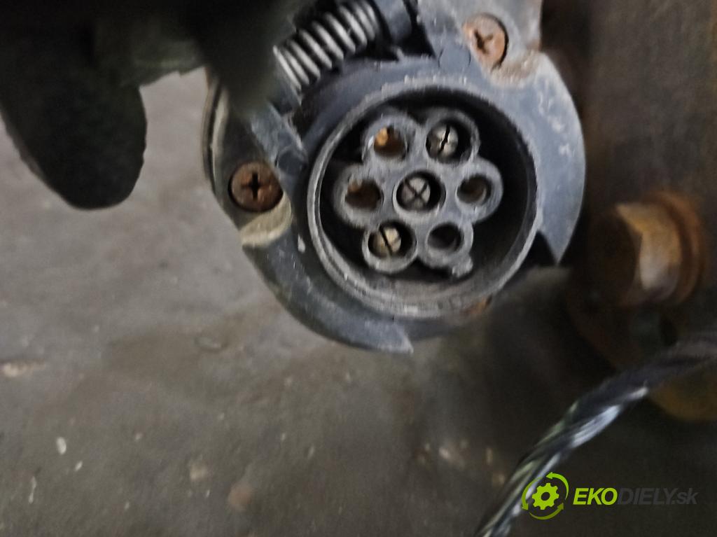 Nissan X-trail III T32 2013-2021 1.6 dci 131 HP automatic 96 kW 1598 cm3 5- Hák: vlečení:  (Ťažné zariadenie)