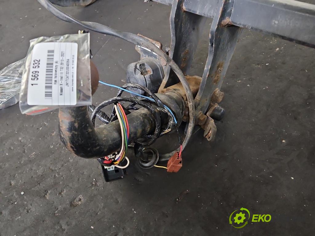 Nissan X-trail III T32 2013-2021 1.6 dci 131 HP automatic 96 kW 1598 cm3 5- Hák: vlečení:  (Ťažné zariadenie)