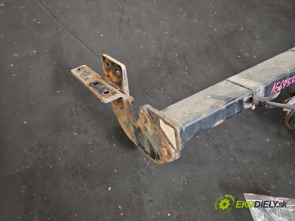 Nissan X-trail III T32 2013-2021 1.6 dci 131 HP automatic 96 kW 1598 cm3 5- Hák: vlečení:  (Ťažné zariadenie)