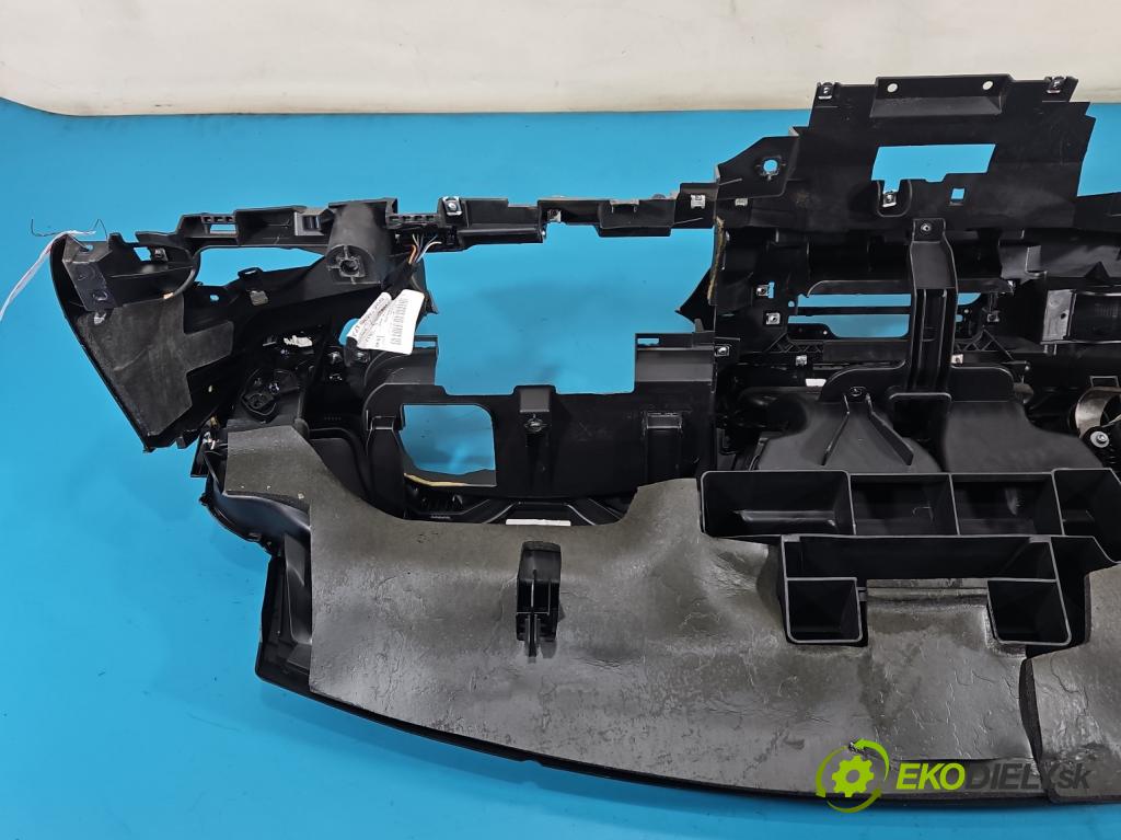 Alfa romeo Giulietta 1.6 jtd 105 HP manual 77 kW 1598 cm3 5- kokpit,pristrojová doska rozdeľovacia 156098987