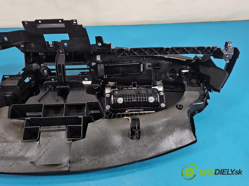 Alfa romeo Giulietta 1.6 jtd 105 HP manual 77 kW 1598 cm3 5- kokpit,pristrojová doska rozdeľovacia 156098987