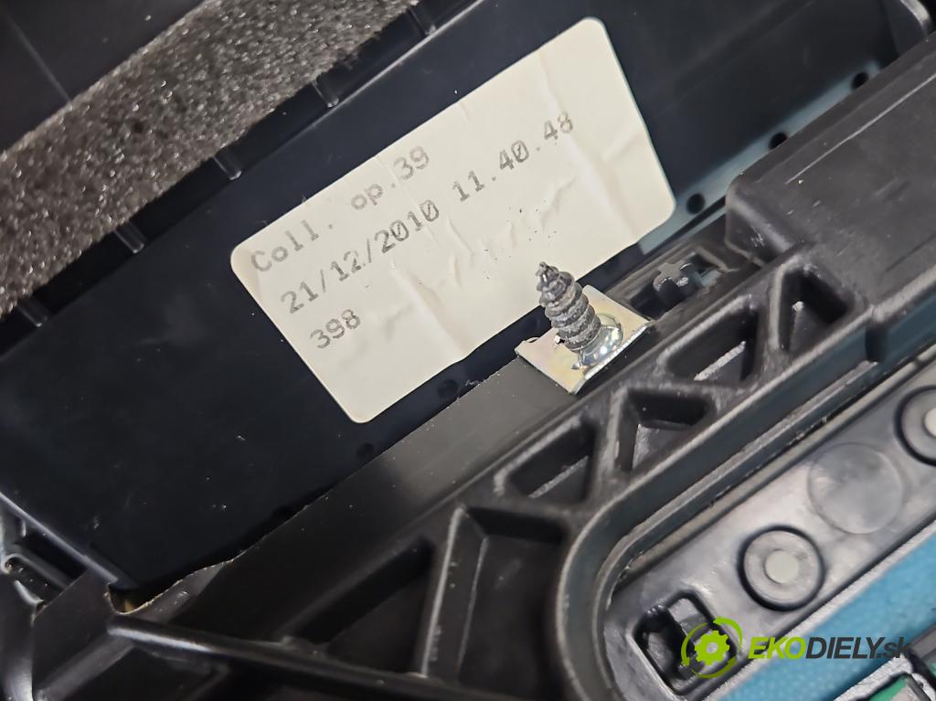 Alfa romeo Giulietta 1.6 jtd 105 HP manual 77 kW 1598 cm3 5- kokpit,pristrojová doska rozdeľovacia 156098987