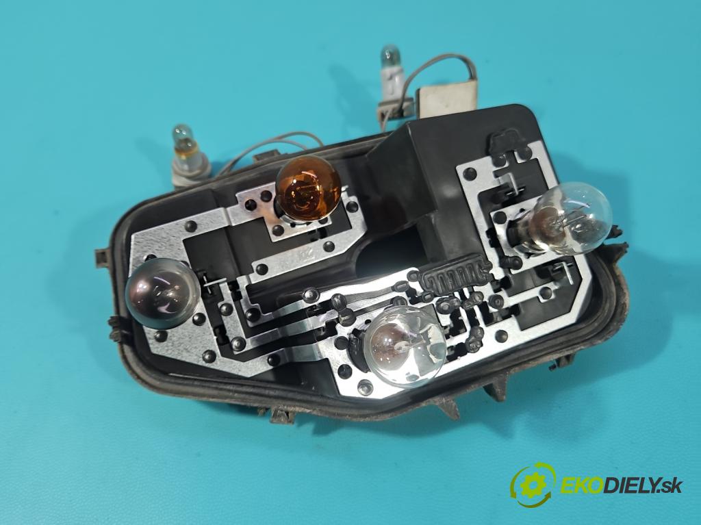 Skoda Fabia III 2014- 2021 1.0 MPI 60 HP manual 44 kW 999 cm3 5- svetlo / reflektor zadné pravé 6V6945096 (Kľučka dverí ostatné)