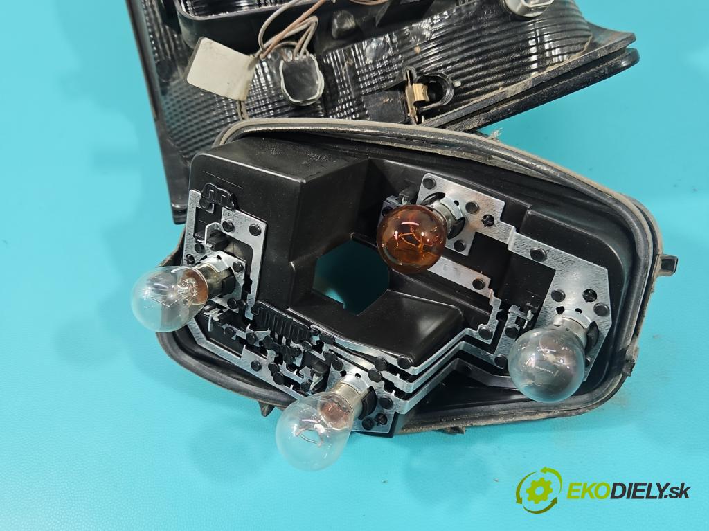 Skoda Fabia III 2014- 2021 1.0 MPI 60 HP manual 44 kW 999 cm3 5- svetlo / reflektor zadné ľavé 6V6945095 (Kľučka dverí ostatné)