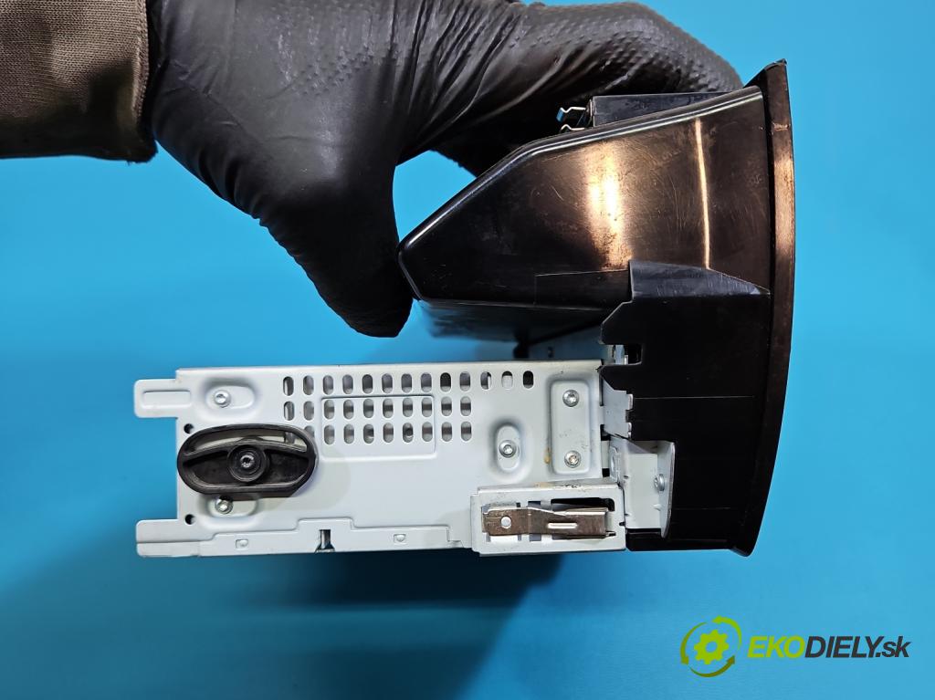 Skoda Fabia III 2014- 2021 1.0 MPI 60 hp manual 44 kW 999 cm3 5- Radio továrna: 6V0035872B