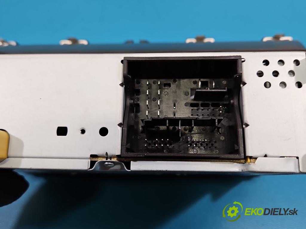 Skoda Fabia III 2014- 2021 1.0 MPI 60 hp manual 44 kW 999 cm3 5- Radio továrna: 6V0035872B