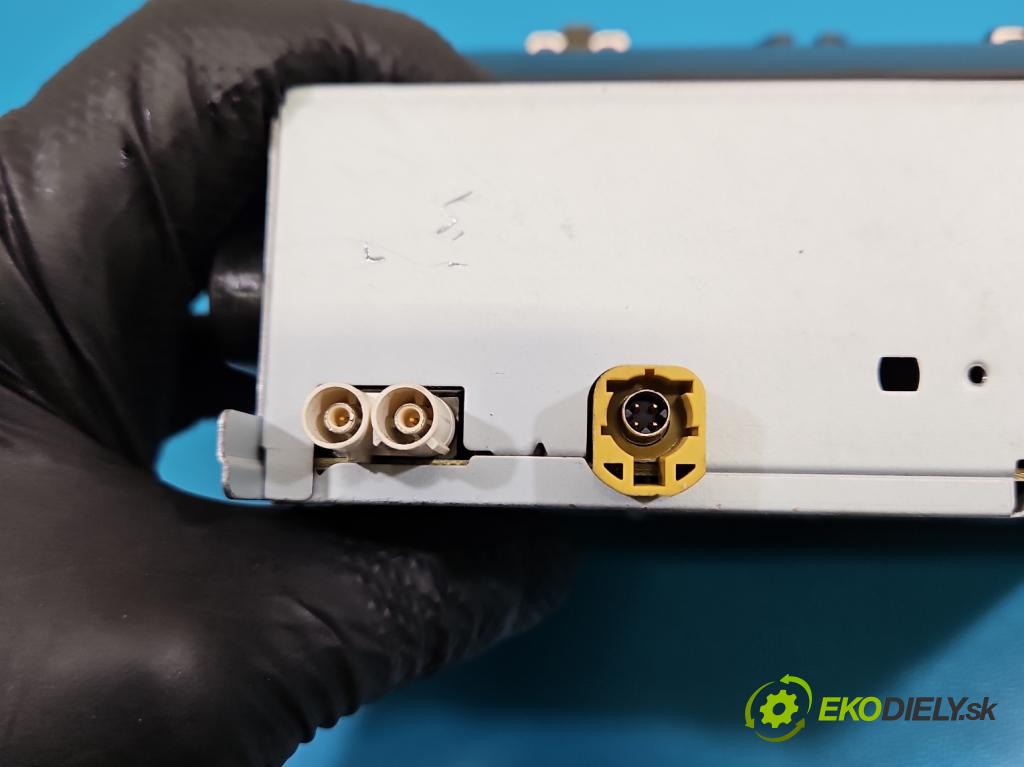 Skoda Fabia III 2014- 2021 1.0 MPI 60 hp manual 44 kW 999 cm3 5- Radio továrna: 6V0035872B