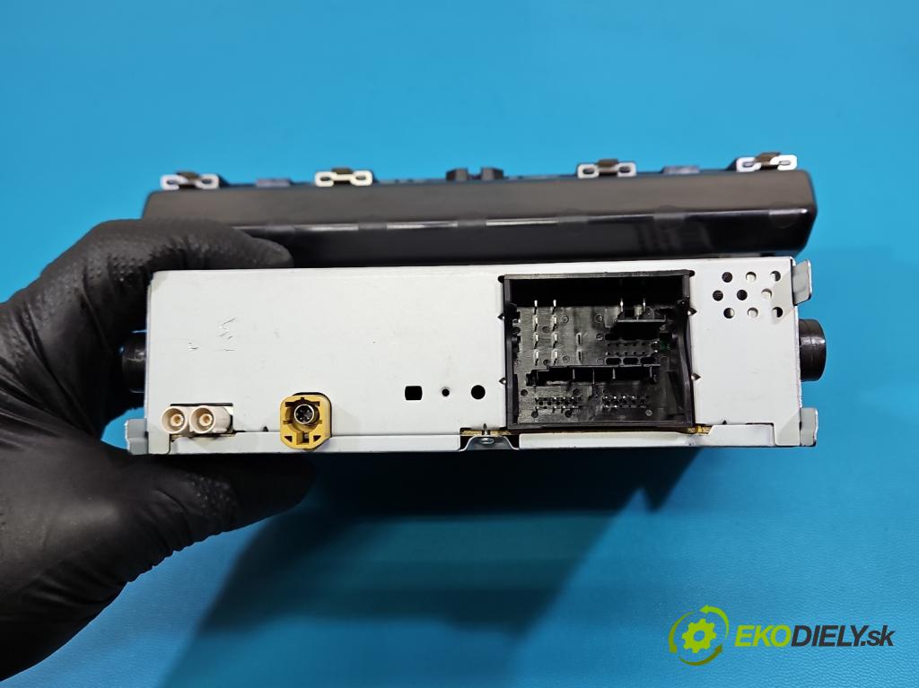 Skoda Fabia III 2014- 2021 1.0 MPI 60 hp manual 44 kW 999 cm3 5- Radio továrna: 6V0035872B