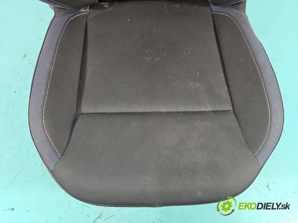 Dacia Duster III 24- 1.2 131 HP manual 96 kW 1199 cm3 5- Sedačka pravý  (Sedadlo)