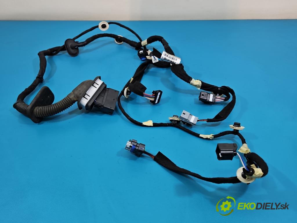 Dacia Duster III 24- 1.2 131 hp manual 96 kW 1199 cm3 5- Balíček: dveře přední vlevo 241259859R