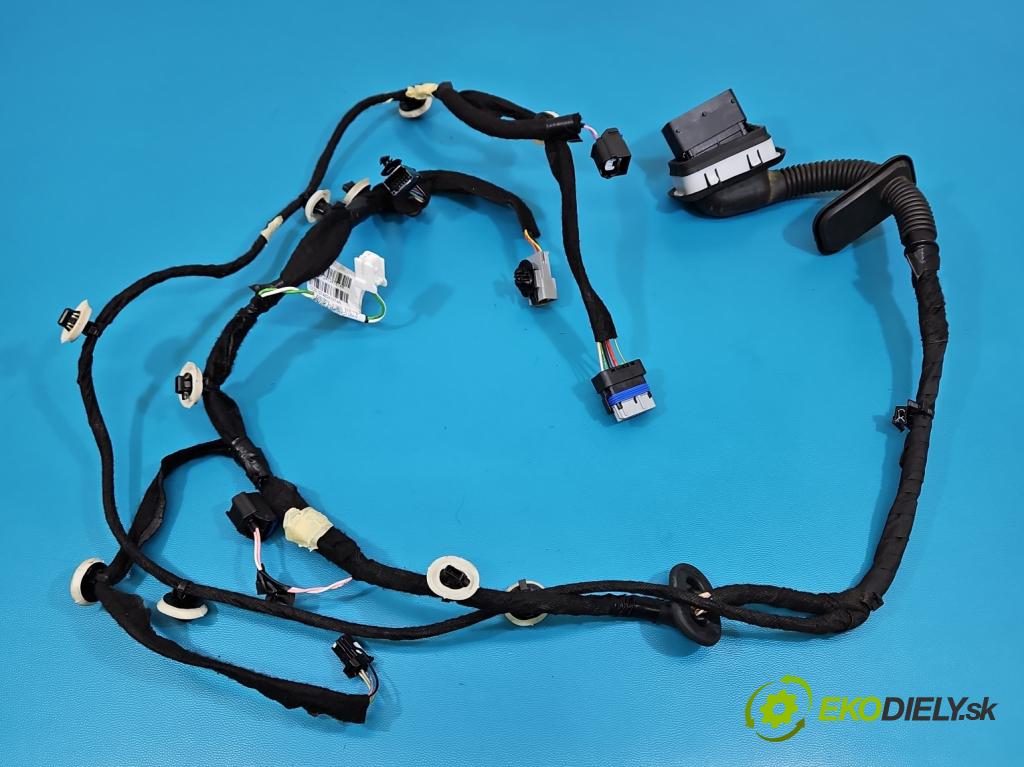 Dacia Duster III 24- 1.2 131 HP manual 96 kW 1199 cm3 5- Zväzok: dvere predné pravých 241247674R