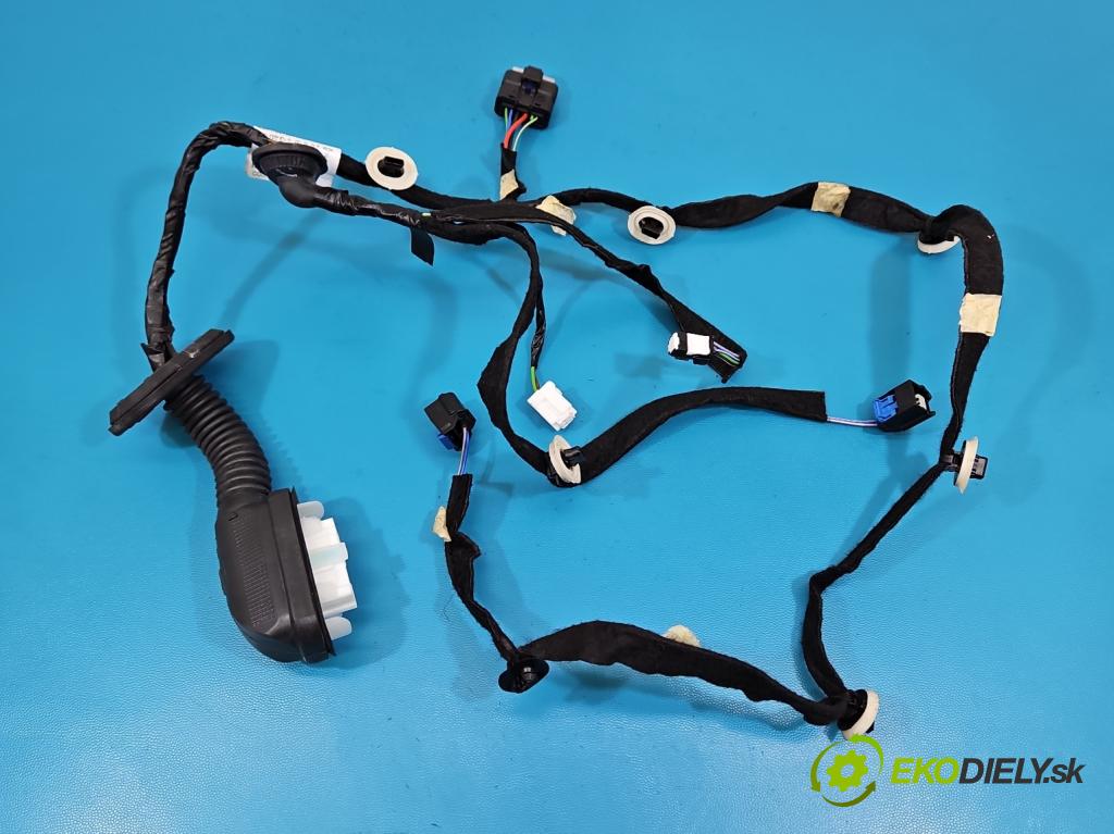 Dacia Duster III 24- 1.2 131 HP manual 96 kW 1199 cm3 5- Zväzok: dvere zadné pravých 241261909R