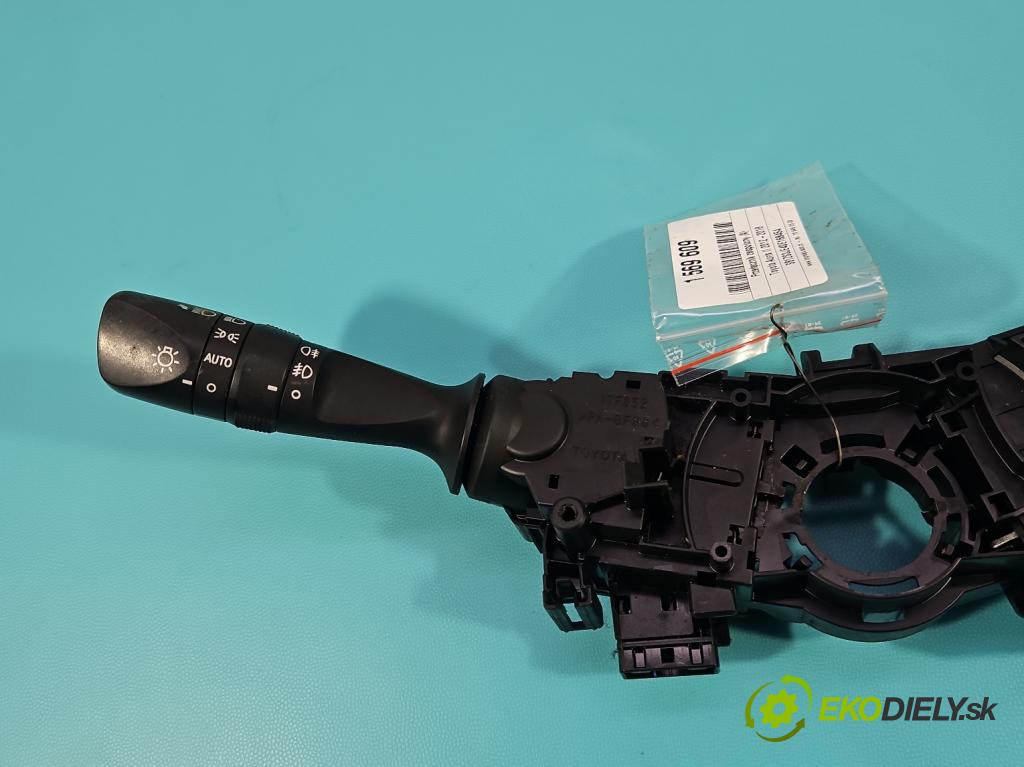 Toyota Auris II 2012-2018 1.8 16V 99 HP automatic 73 kW 1798 cm3 5- prepínač komplex: 17F852 (Prepínacie páčky pod volantom)