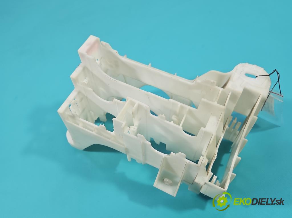 Toyota Auris II 2012-2018 1.8 16V 99 HP automatic 73 kW 1798 cm3 5- Upevnenie: 82877-02020