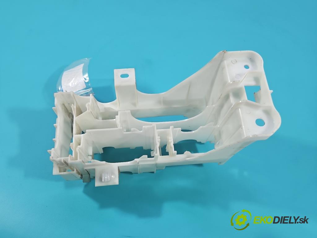 Toyota Auris II 2012-2018 1.8 16V 99 HP automatic 73 kW 1798 cm3 5- Upevnenie: 82877-02020