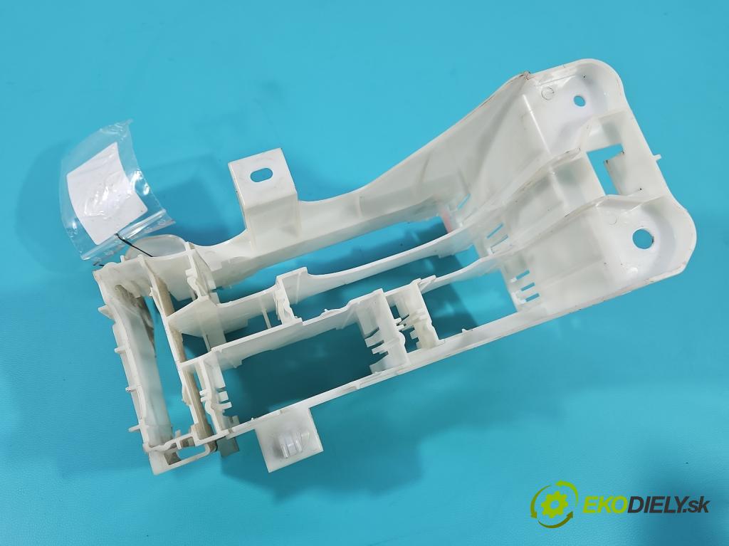 Toyota Auris II 2012-2018 1.8 16V 99 HP automatic 73 kW 1798 cm3 5- Upevnenie: 82877-02020