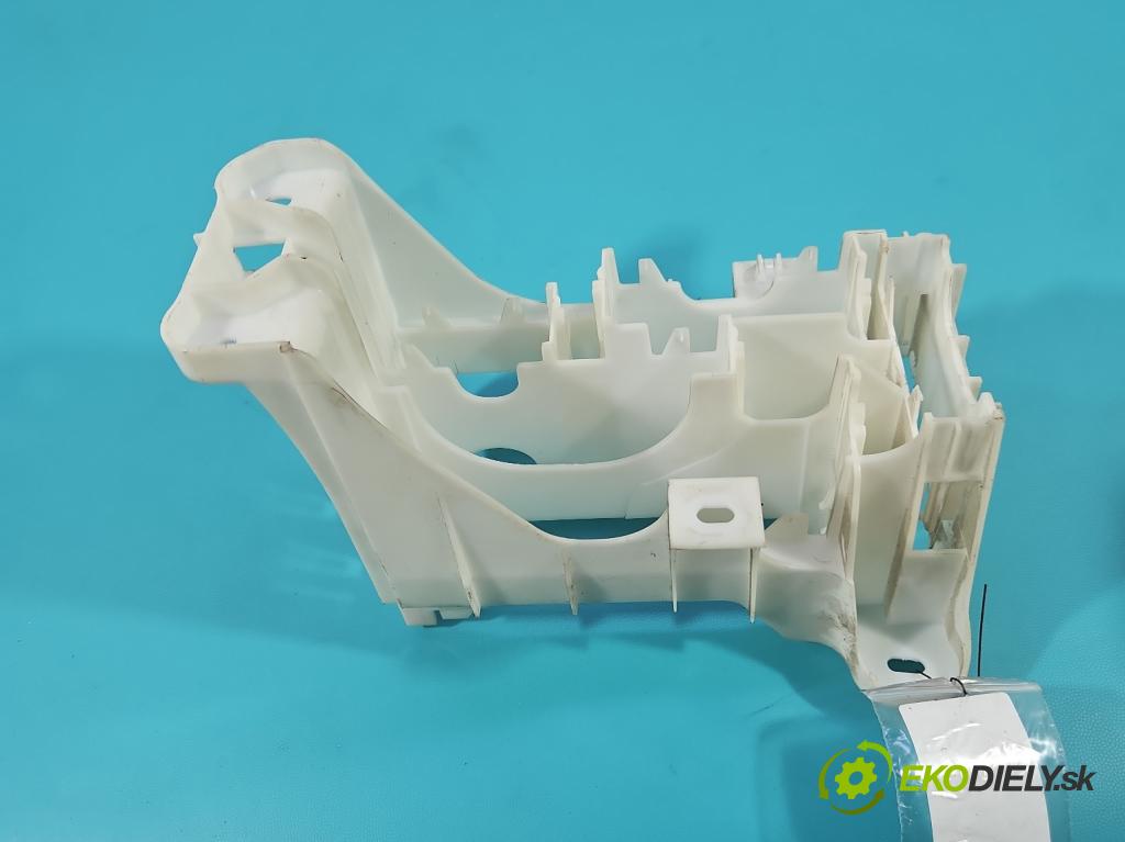 Toyota Auris II 2012-2018 1.8 16V 99 HP automatic 73 kW 1798 cm3 5- Upevnenie: 82877-02020