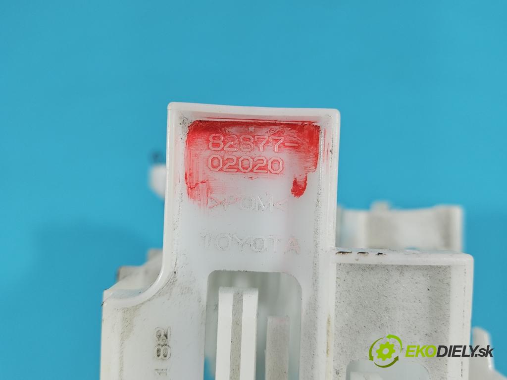 Toyota Auris II 2012-2018 1.8 16V 99 HP automatic 73 kW 1798 cm3 5- Upevnenie: 82877-02020