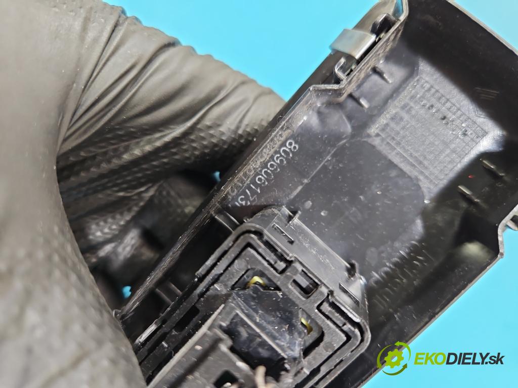 Dacia Duster III 24- 1.2 131 HP manual 96 kW 1199 cm3 5- prepínač okien spätných zrkadiel P254218388R