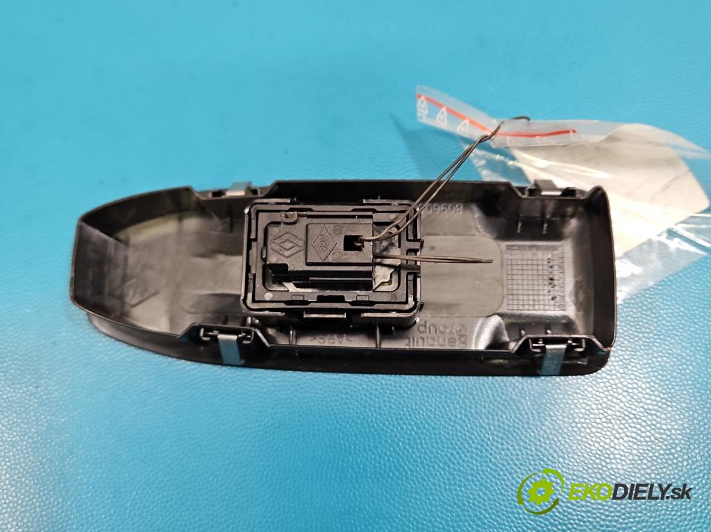 Dacia Duster III 24- 1.2 131 HP manual 96 kW 1199 cm3 5- prepínač okien spätných zrkadiel P254218388R