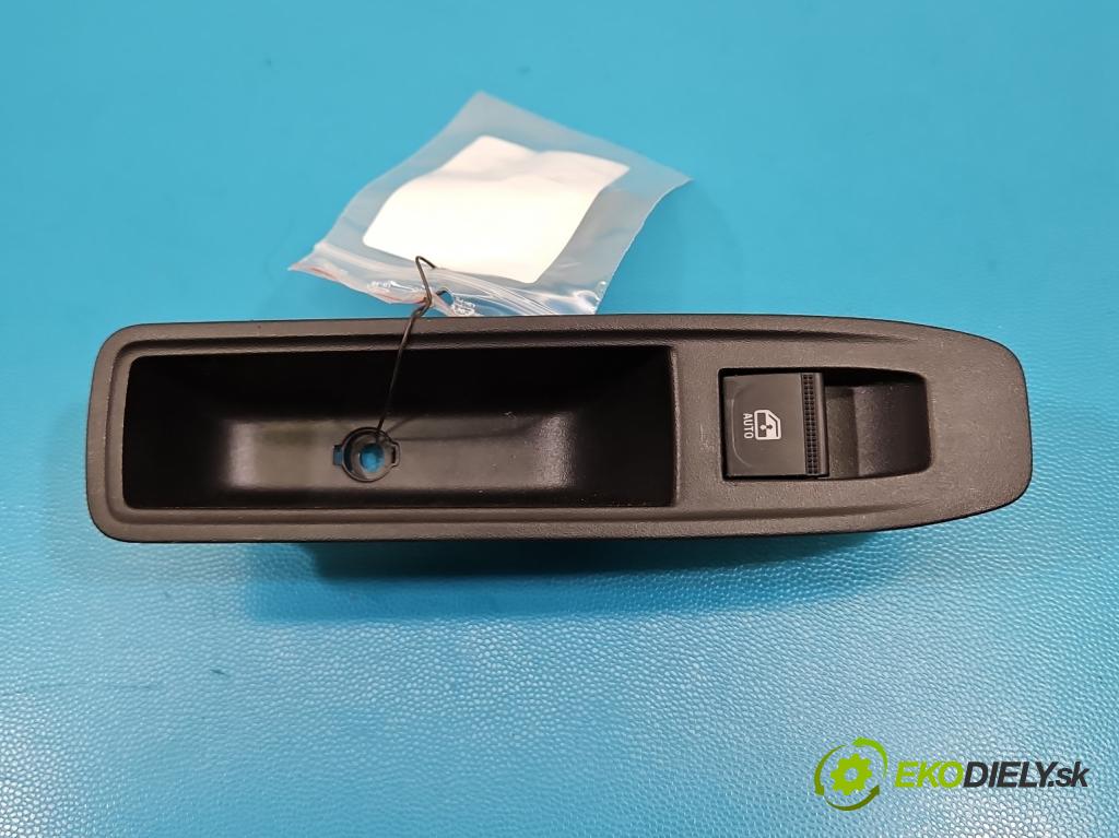 Dacia Duster III 24- 1.2 131 HP manual 96 kW 1199 cm3 5- prepínač okien spätných zrkadiel 30S10145144-08