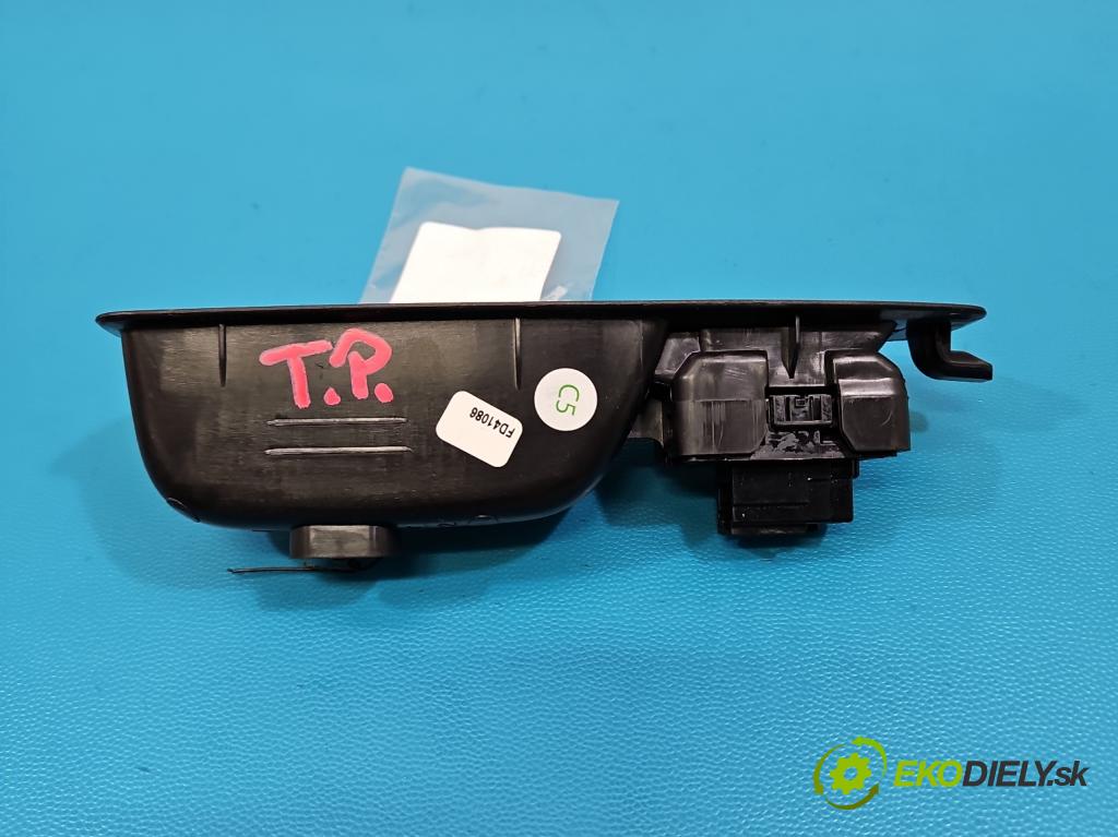 Dacia Duster III 24- 1.2 131 HP manual 96 kW 1199 cm3 5- prepínač okien spätných zrkadiel 30S10145144-08