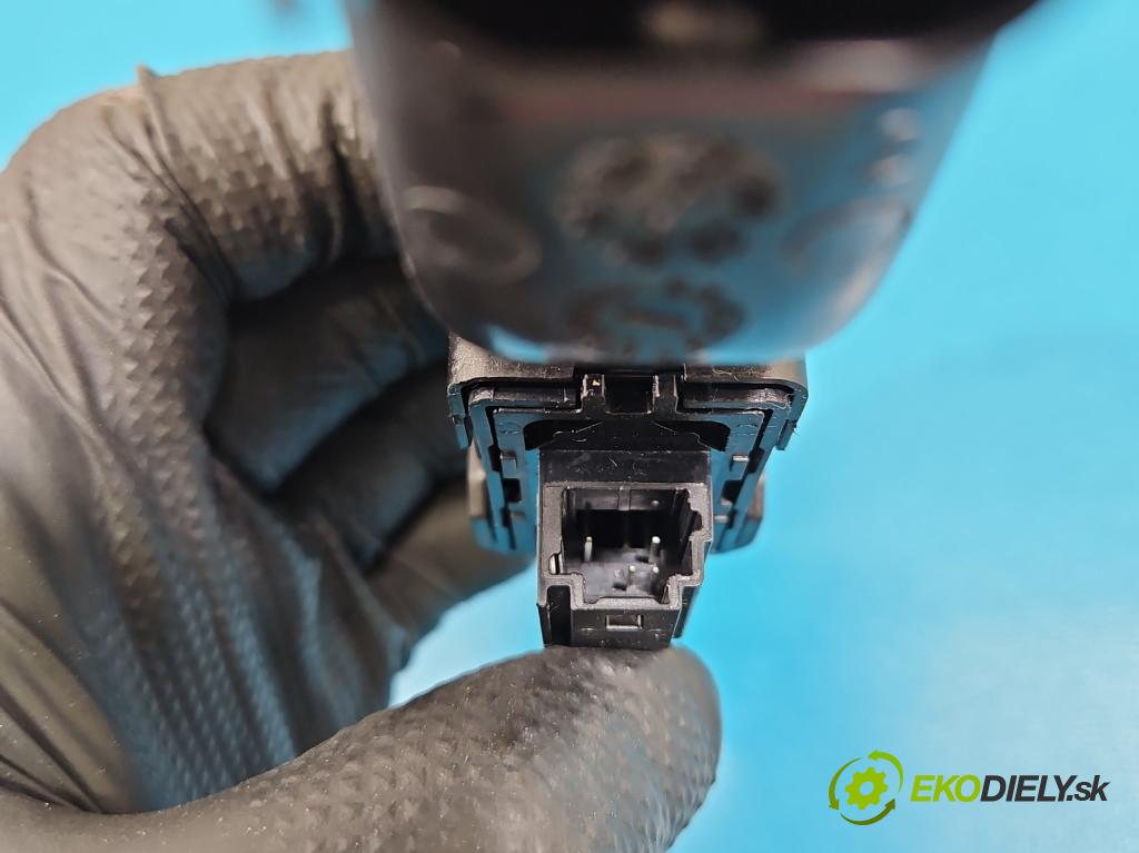 Dacia Duster III 24- 1.2 131 HP manual 96 kW 1199 cm3 5- prepínač okien spätných zrkadiel 30S10145144-08