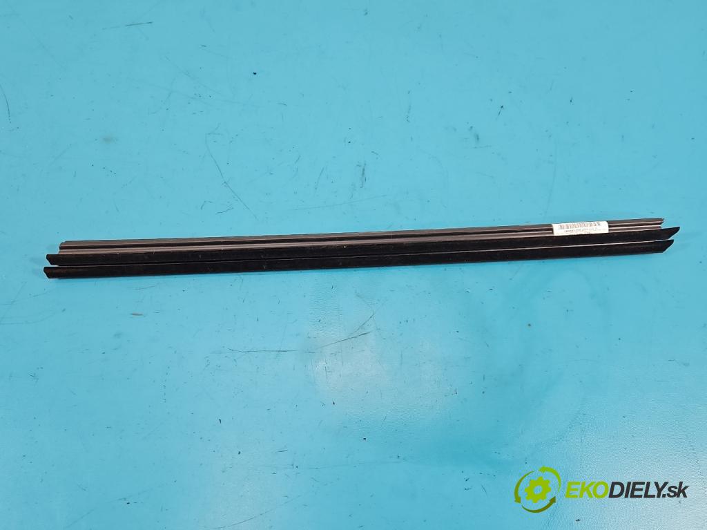 Dacia Duster III 24- 1.2 131 hp manual 96 kW 1199 cm3 5- Těsnění: dveře přední levé 1811241542