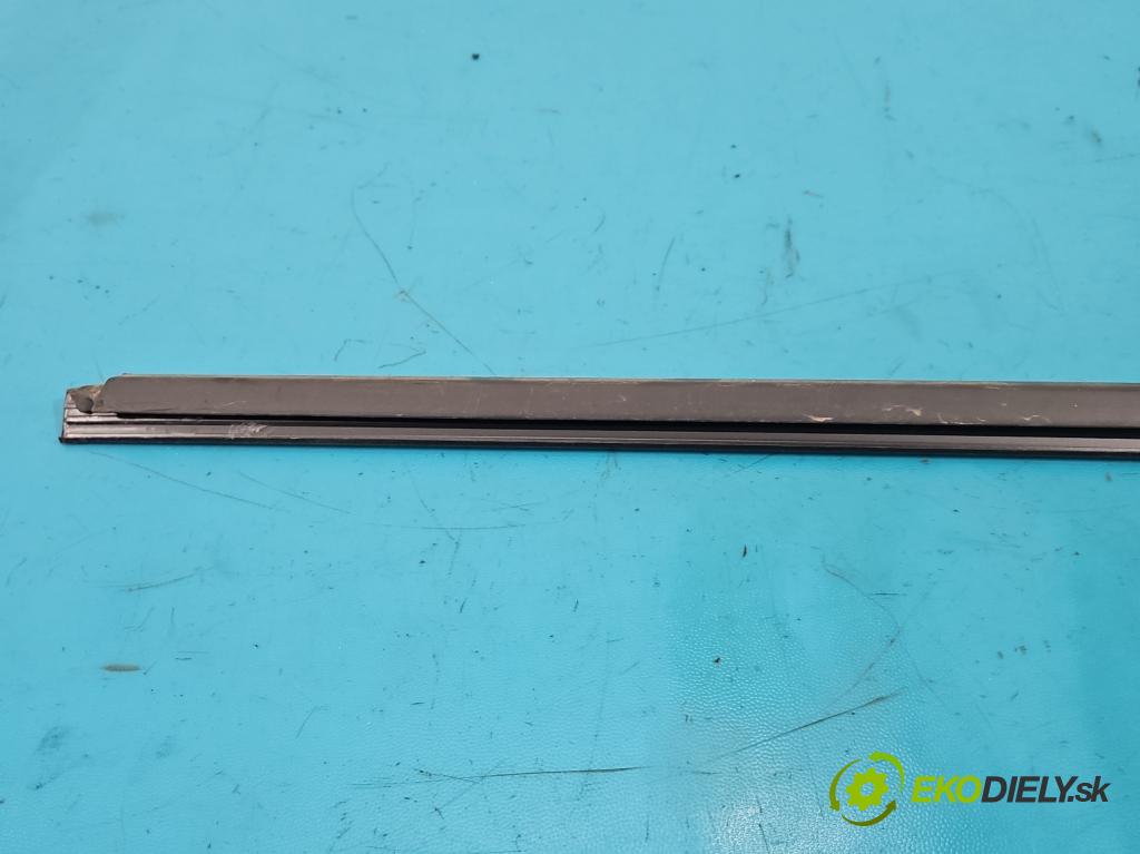 Dacia Duster III 24- 1.2 131 hp manual 96 kW 1199 cm3 5- Těsnění: dveře přední levé 808332070R