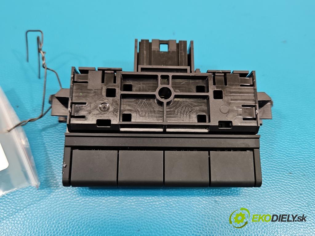 Dacia Duster III 24- 1.2 131 hp manual 96 kW 1199 cm3 5- Přepínač 252735354R