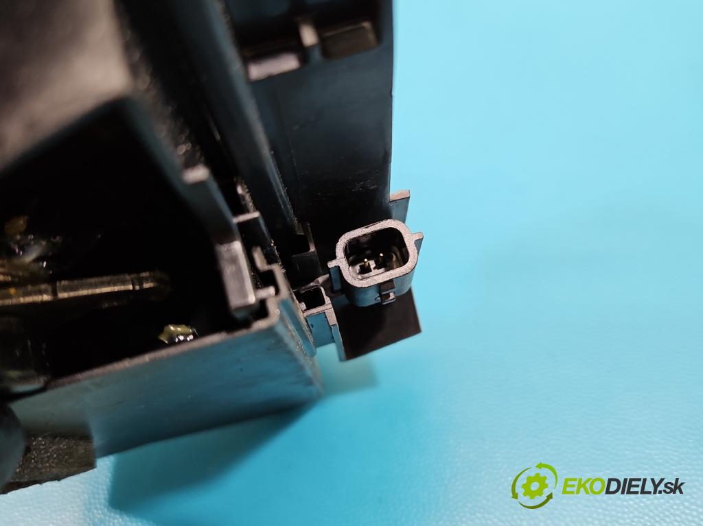 Dacia Duster III 24- 1.2 131 HP manual 96 kW 1199 cm3 5- zámok predné pravý 805022447R