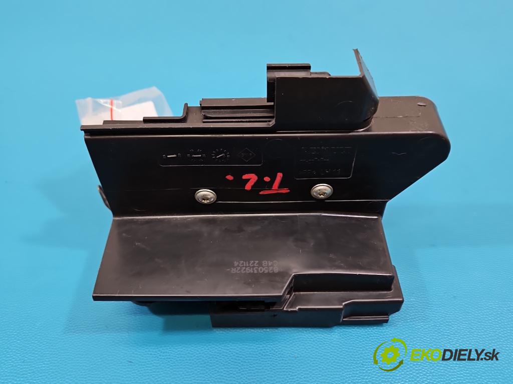 Dacia Duster III 24- 1.2 131 HP manual 96 kW 1199 cm3 5- zámok zadné ľavý 825031922R