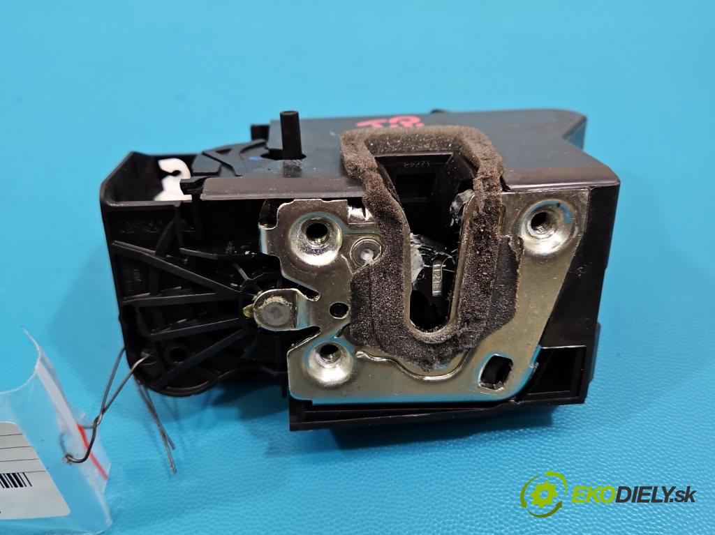 Dacia Duster III 24- 1.2 131 HP manual 96 kW 1199 cm3 5- zámok zadné pravý 825022783R